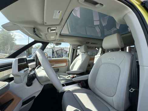 New 2025 Volkswagen ID. Buzz 1st Edition image 18