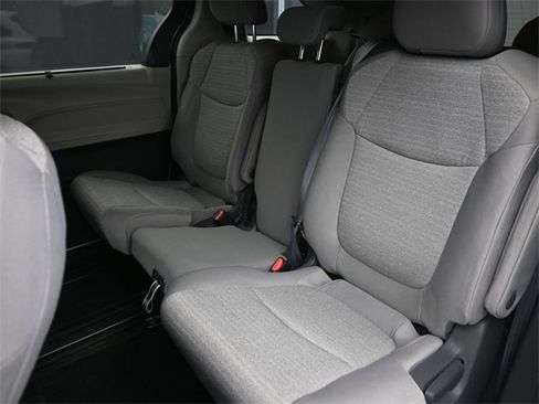 Used 2021 Toyota Sienna LE image 12