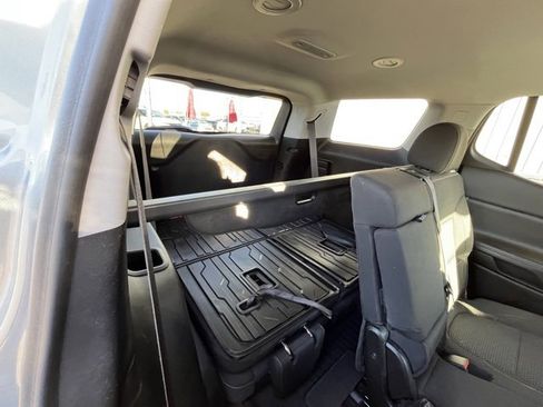 Used 2023 GMC Acadia SLE w/ Driver Convenience Package image 31