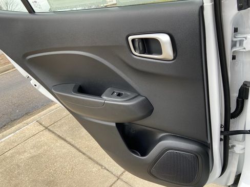 Used 2025 Hyundai Venue SEL image 49