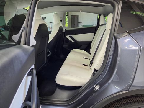 Used 2020 Tesla Model Y Long Range AWD/4WD image 17