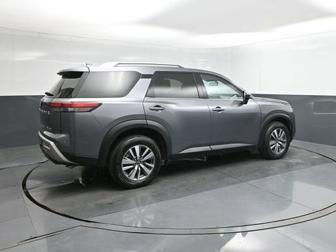 Used 2025 Nissan Pathfinder SL image 11