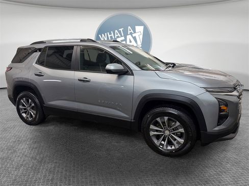 Certified 2025 Chevrolet Equinox LT w/ Convenience Package II image 2