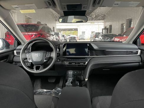 Used 2025 Toyota Camry LE image 32
