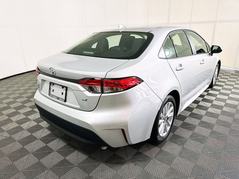 Used 2023 Toyota Corolla LE w/ LE Convenience Package FWD image 3