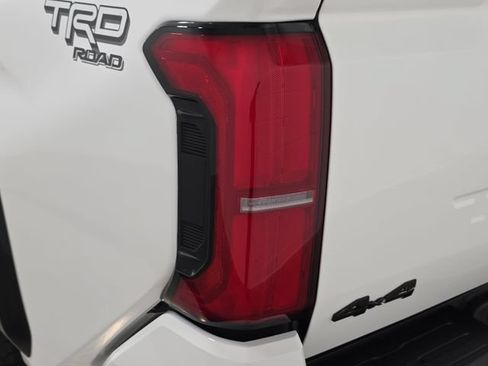 Certified 2024 Toyota Tacoma TRD Off-Road AWD/4WD image 27