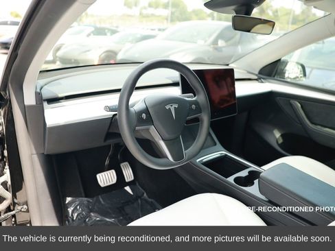 Used 2024 Tesla Model Y Performance image 15