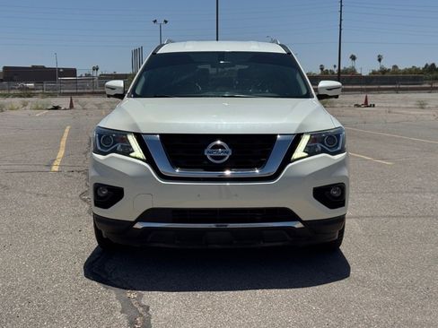 Used 2020 Nissan Pathfinder SL image 3