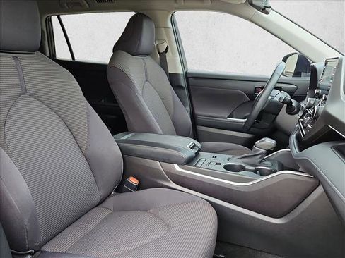 Certified 2021 Toyota Highlander LE image 22