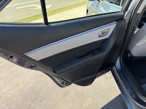 Used 2016 Toyota Corolla LE FWD image 14