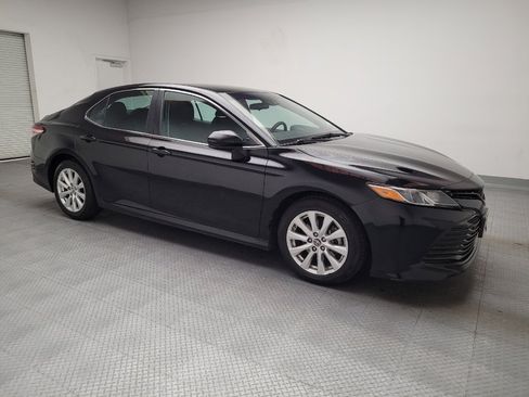 Used 2018 Toyota Camry LE image 11