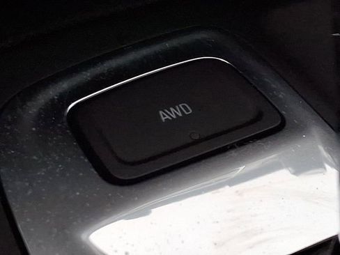 Used 2020 Chevrolet Equinox LT image 25