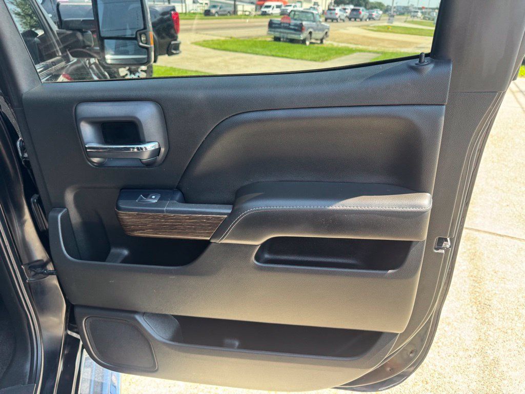 Used 2017 GMC Sierra 3500 Denali w/ Duramax Plus Package AWD/4WD image 13