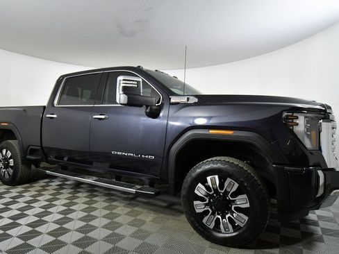 Used 2024 GMC Sierra 2500 Denali w/ Denali Reserve Package image 9