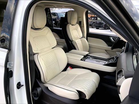 Used 2023 Lincoln Navigator L Black Label image 8