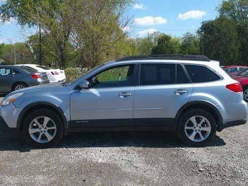Used 2014 Subaru Outback 2.5i Limited w/ Moonroof Package AWD/4WD image 12