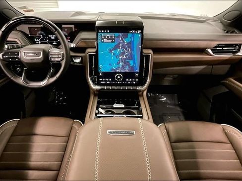 Used 2025 GMC Yukon XL Denali Ultimate AWD/4WD image 18