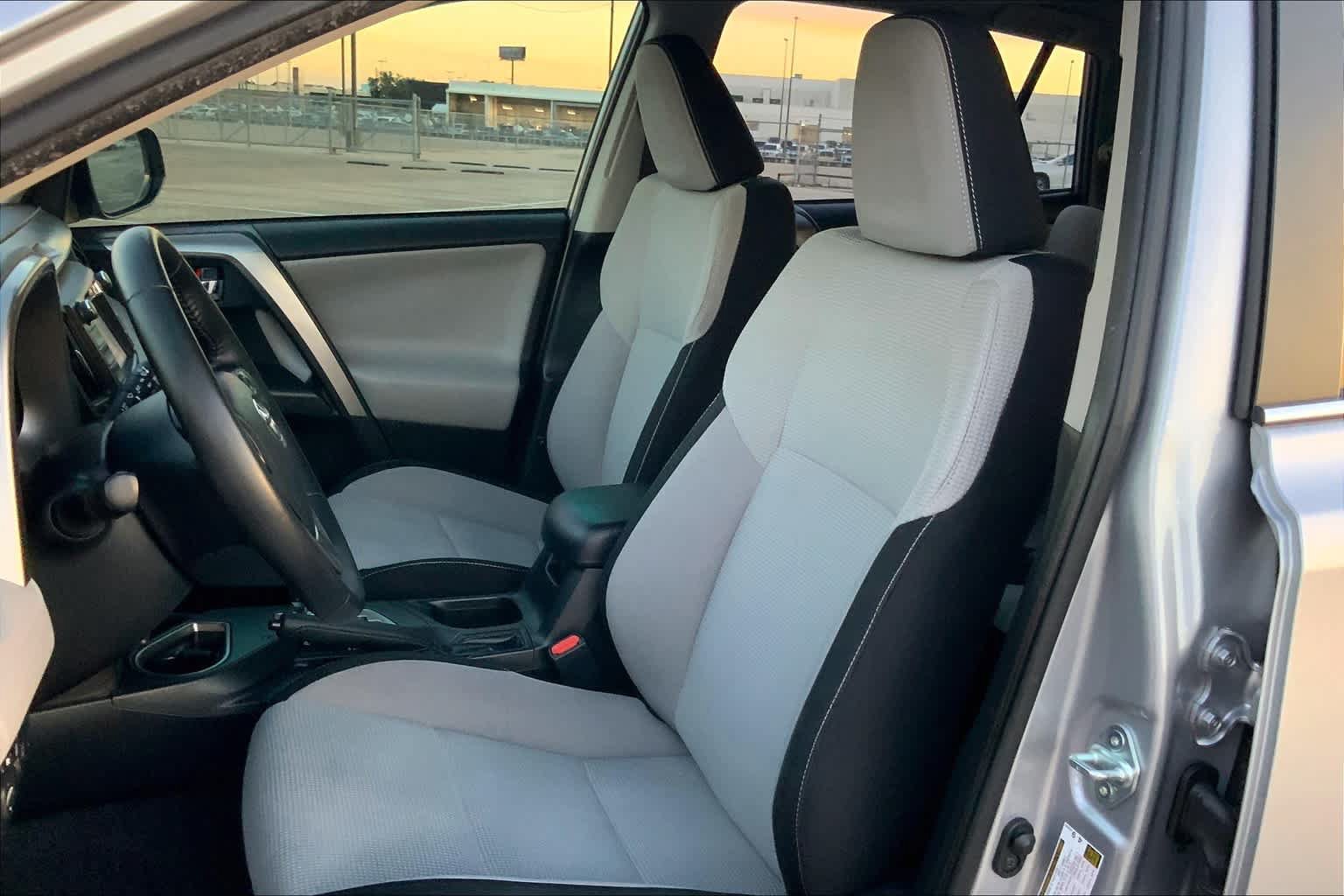 Used 2018 Toyota RAV4 XLE w/ Plus Extra Value Package FWD image 9