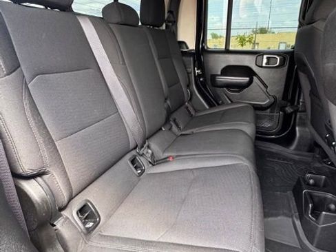 Used 2023 Jeep Gladiator Sport AWD/4WD image 15