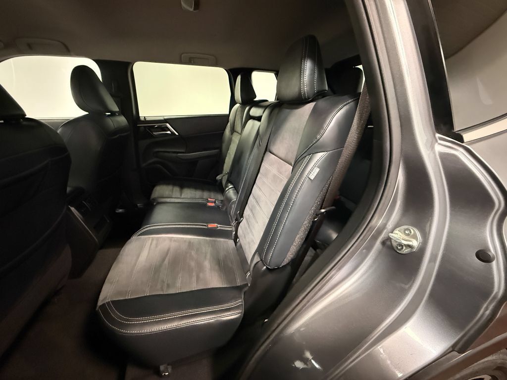 Used 2024 Mitsubishi Outlander SE AWD/4WD image 8