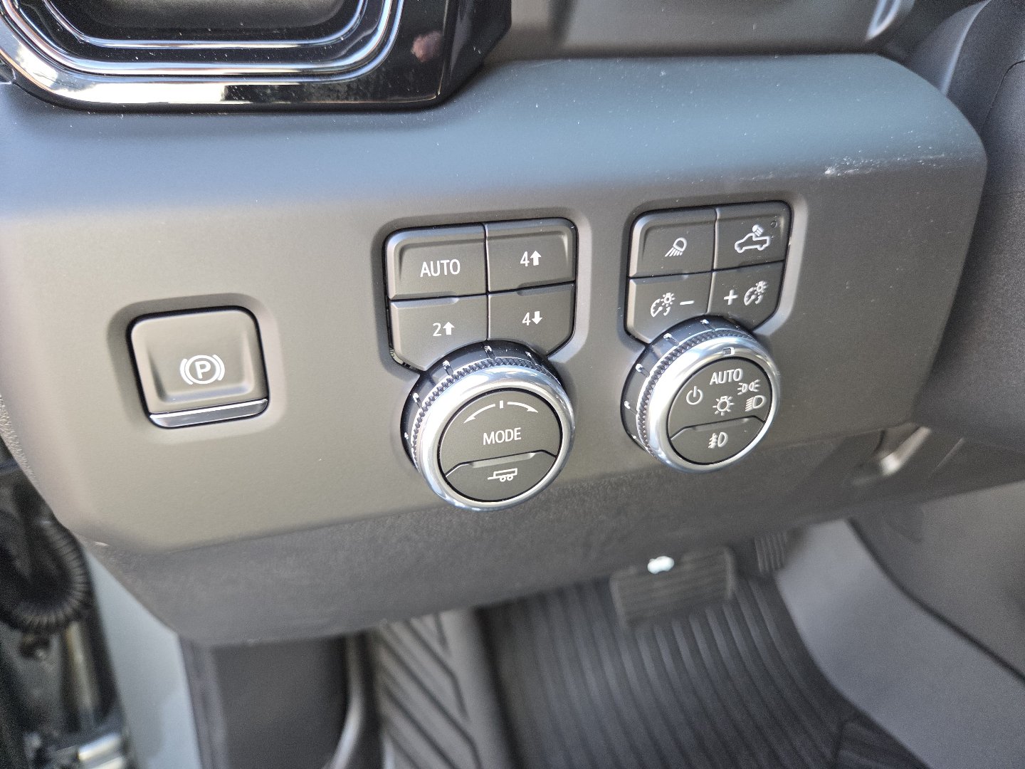 New 2026 GMC Sierra 1500 AT4 AWD/4WD image 5