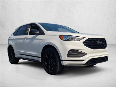 Used 2022 Ford Edge SE w/ Black Appearance Package image 3