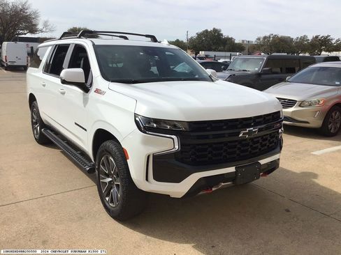 Used 2024 Chevrolet Suburban Z71 w/ Luxury Package image 6