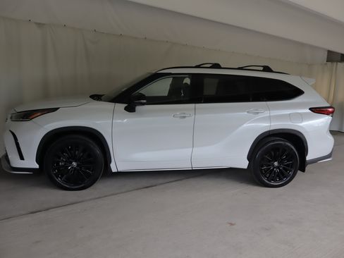 Used 2023 Toyota Highlander XSE AWD/4WD image 28