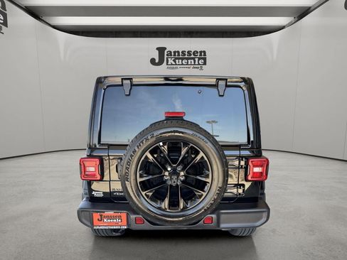 Used 2025 Jeep Wrangler Unlimited Sahara AWD/4WD image 2