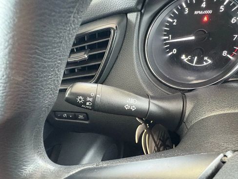 Used 2020 Nissan Rogue S image 13