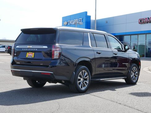 Used 2023 Chevrolet Suburban LT w/ Luxury Package image 7