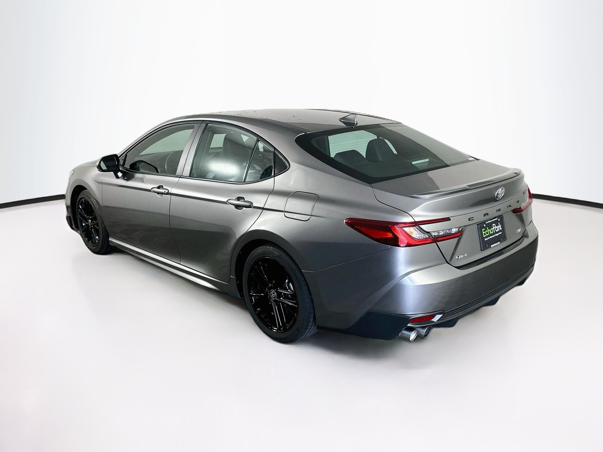 Used 2025 Toyota Camry SE FWD image 5