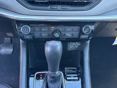 Used 2024 Jeep Compass Limited AWD/4WD image 12