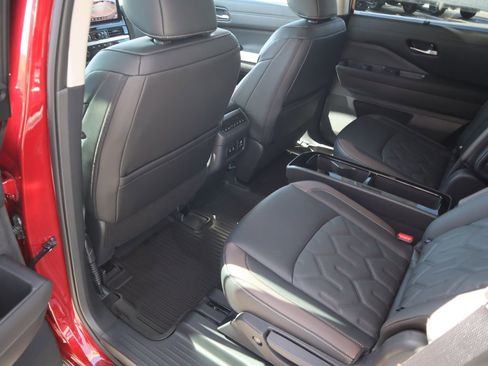 New 2026 Nissan Pathfinder Platinum image 11