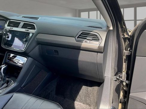 Used 2022 Volkswagen Tiguan SE AWD/4WD image 17