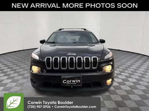 Used 2016 Jeep Cherokee Latitude w/ Cold Weather Group AWD/4WD image 2