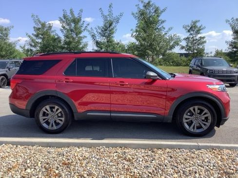 Used 2021 Ford Explorer XLT w/ Equipment Group 202A AWD/4WD image 4