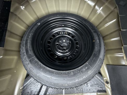 Used 2019 Nissan Kicks SR w/ SR Premium Package image 42