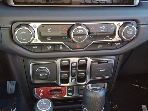 New 2026 Jeep Wrangler Unlimited Rubicon image 13