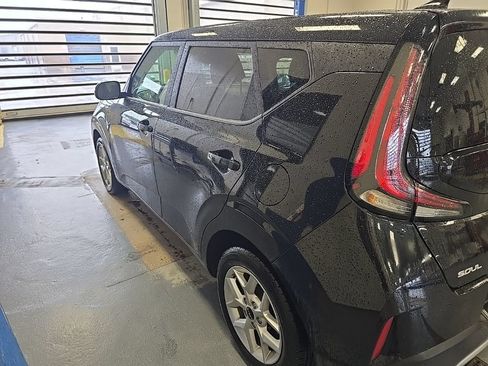 Used 2023 Kia Soul S FWD image 4