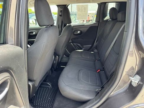 Used 2019 Jeep Renegade Latitude w/ Cold Weather Group AWD/4WD image 26