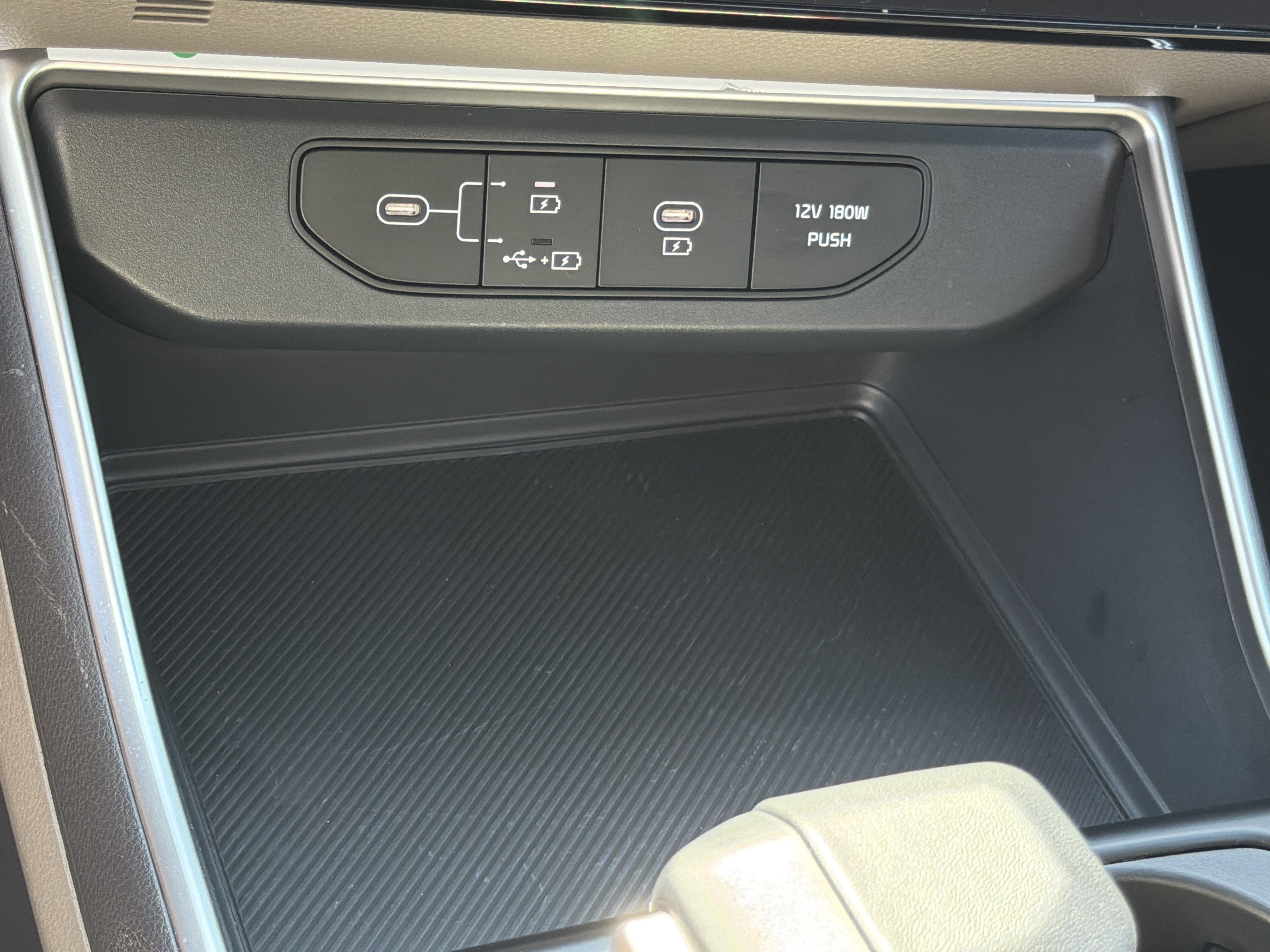 New 2026 Kia Carnival FWD image 31