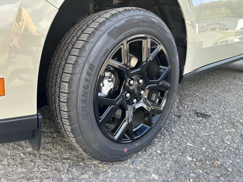 New 2025 Ford Maverick XLT w/ XLT Luxury Package image 11