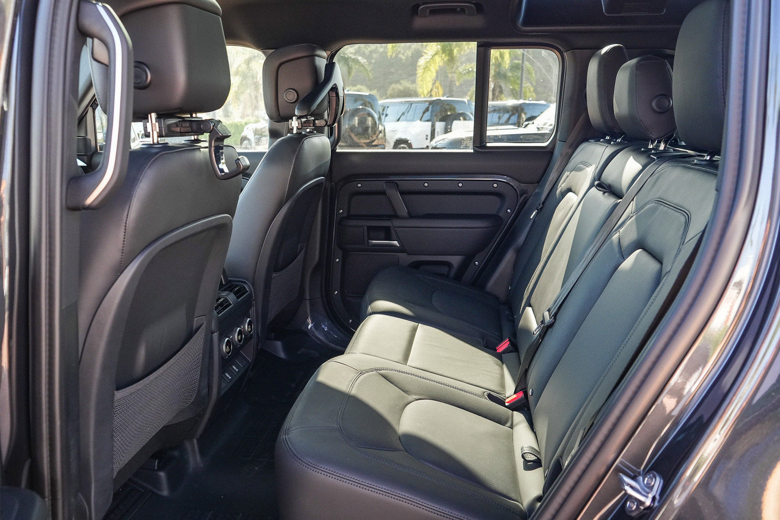 New 2026 Land Rover Defender 110 X-Dynamic SE AWD/4WD image 16