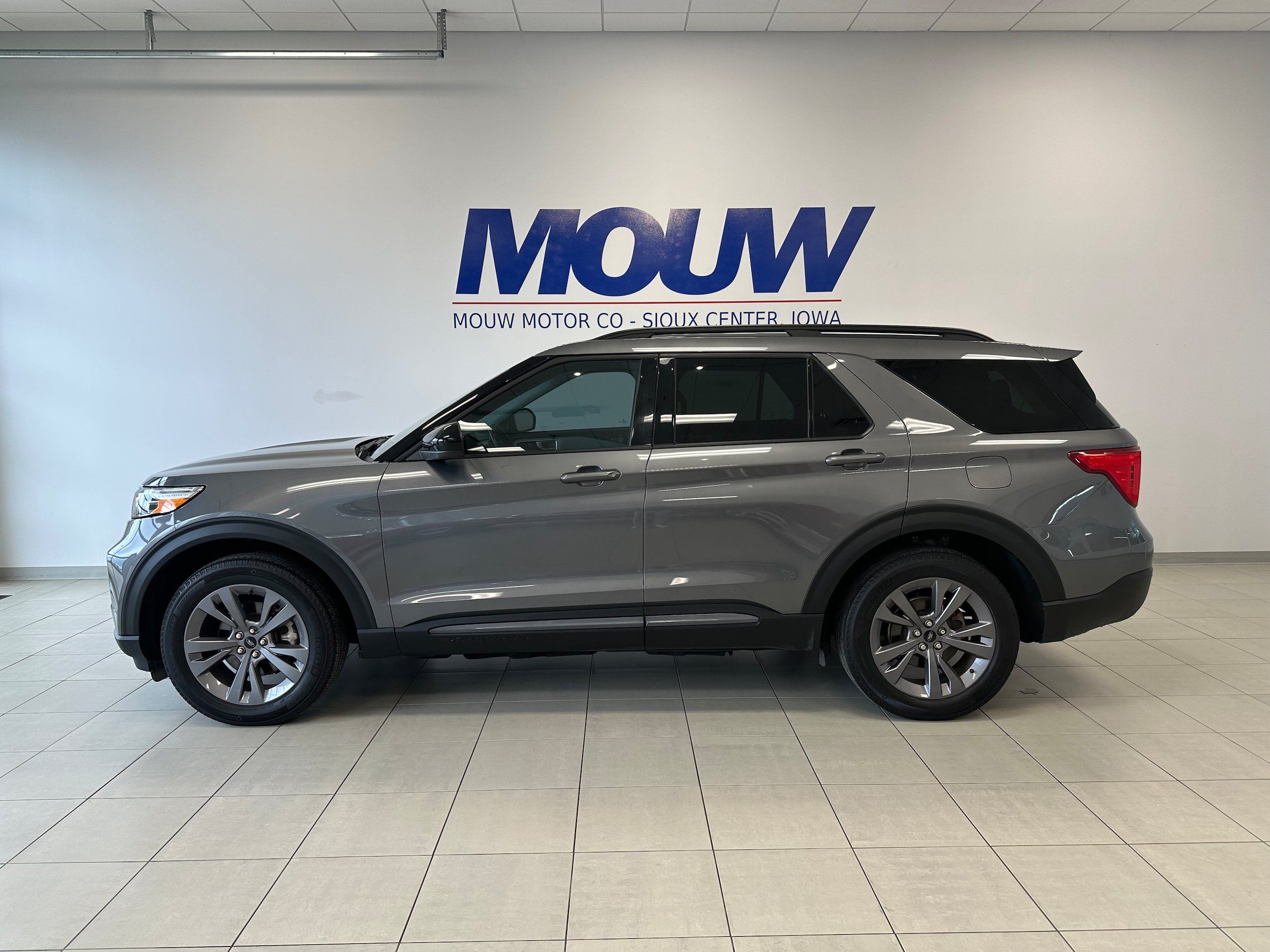 Used 2023 Ford Explorer XLT w/ Equipment Group 202A AWD/4WD image 1