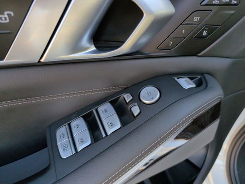 Certified 2024 BMW X7 xDrive40i w/ Premium Package image 30