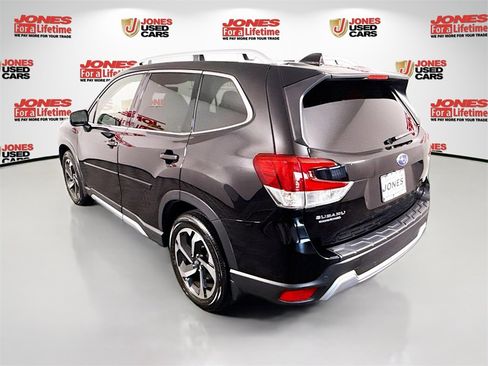 Used 2022 Subaru Forester Touring image 2