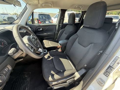 Used 2023 Jeep Renegade Latitude AWD/4WD image 27
