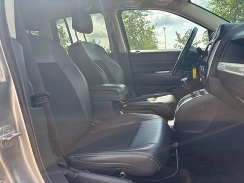 Used 2014 Jeep Compass Latitude image 9