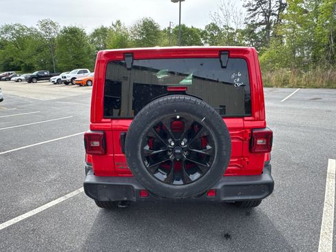 Used 2025 Jeep Wrangler Unlimited Sahara w/ Safety Group AWD/4WD image 8